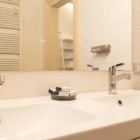 アパート Crocetta Aida One Bedroom 1st Floor - Mirable Pm ミラノ